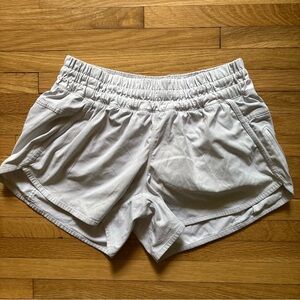Lululemon Hotty Hot Short White Gray Women Size 8 Inseam 3.5” Run Workout Fit